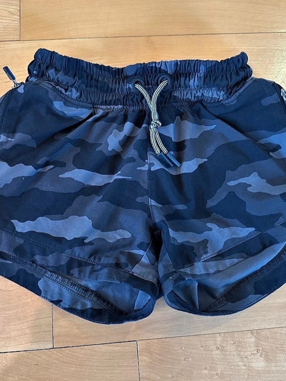 Girls Athleta Camo Athletic Shorts in Black & Grey Size Small Like New